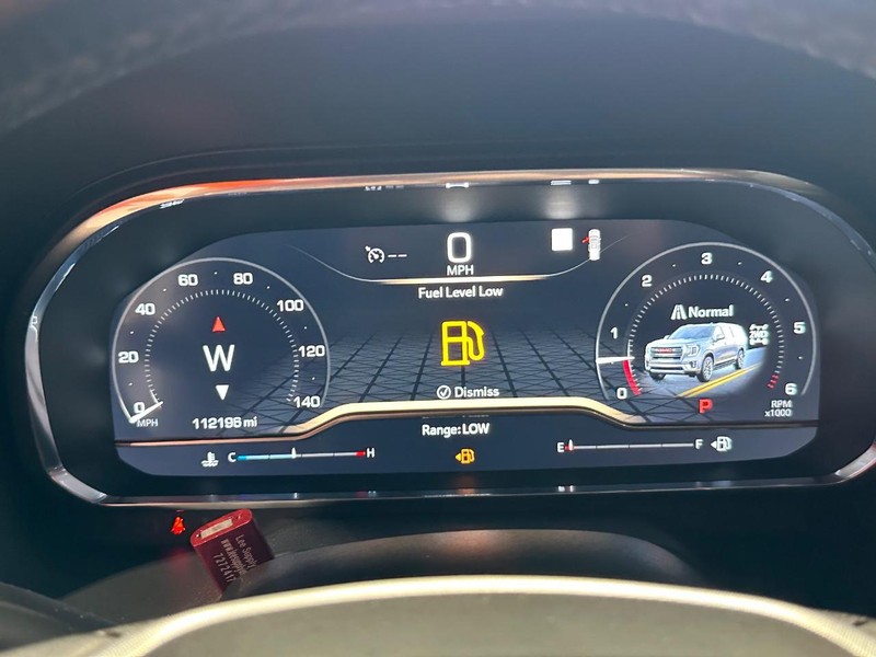 GMC Yukon XL Vehicle Full-screen Gallery Image 28