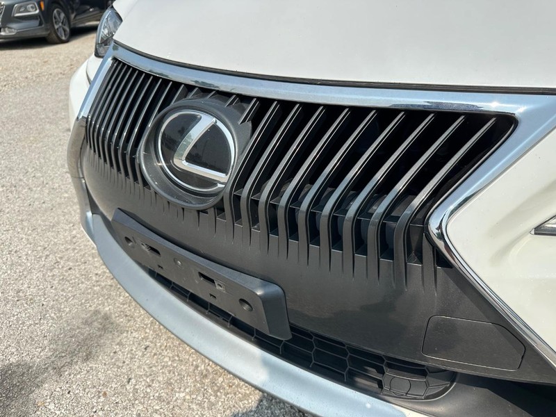 Lexus RC 300 Vehicle Full-screen Gallery Image 12