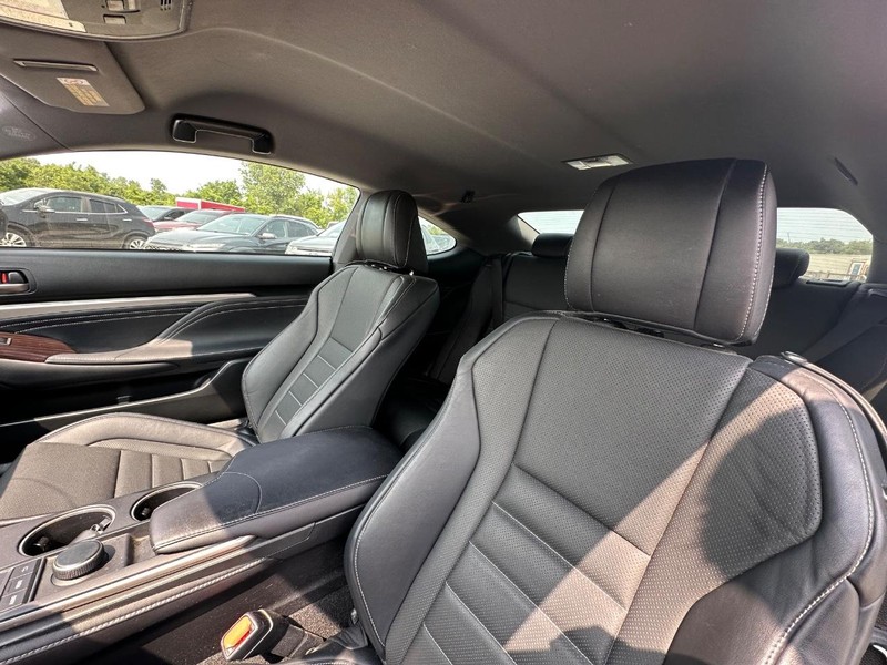 Lexus RC 300 Vehicle Full-screen Gallery Image 13