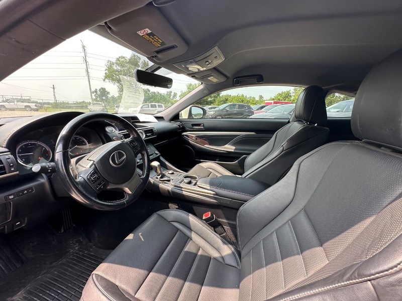 Lexus RC 300 Vehicle Full-screen Gallery Image 14