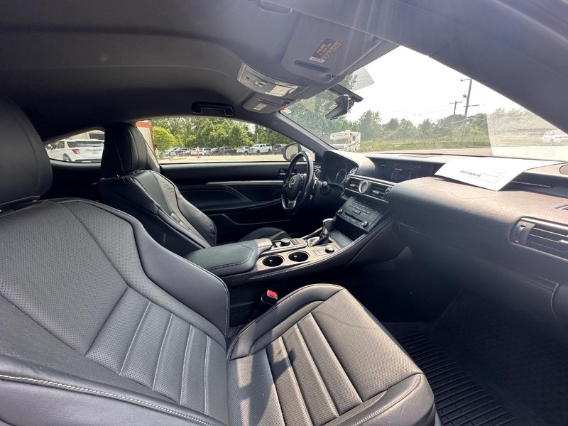 Lexus RC 300 Vehicle Full-screen Gallery Image 21