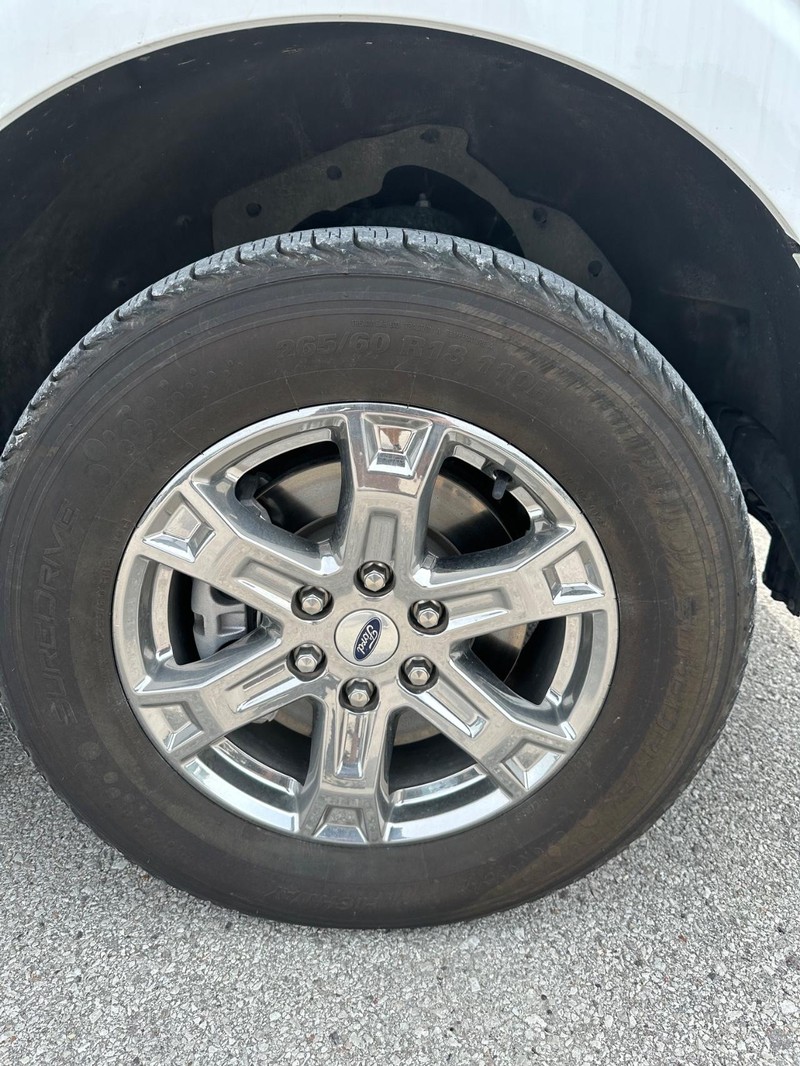 Ford F-150 Vehicle Full-screen Gallery Image 10