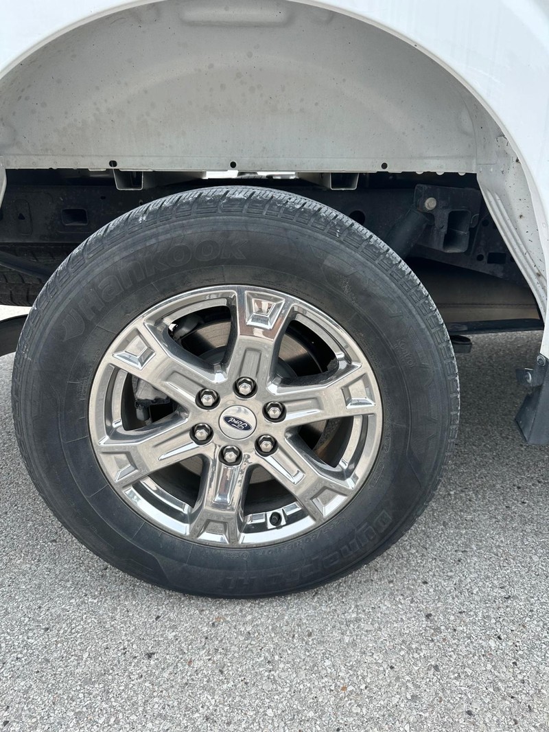 Ford F-150 Vehicle Full-screen Gallery Image 11