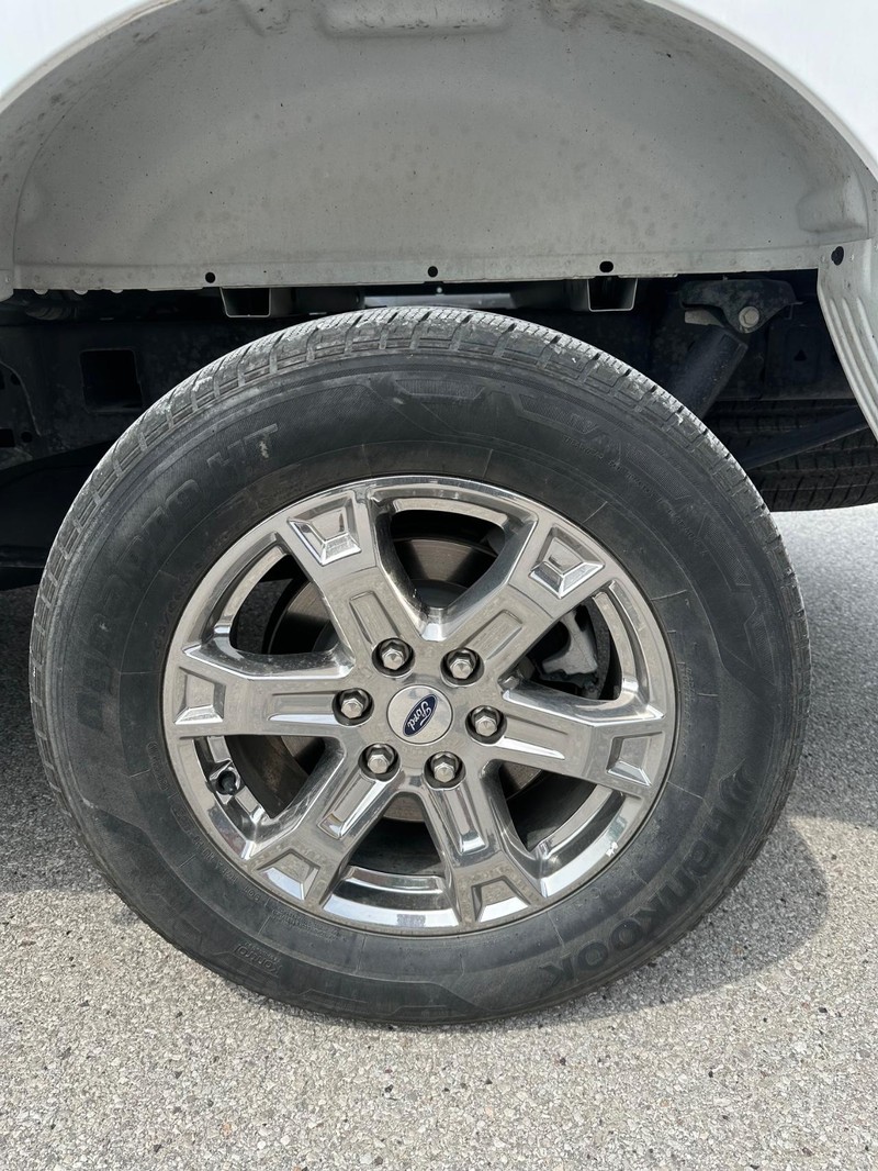 Ford F-150 Vehicle Full-screen Gallery Image 12