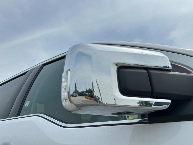 Ford F-150 Vehicle Full-screen Gallery Image 14