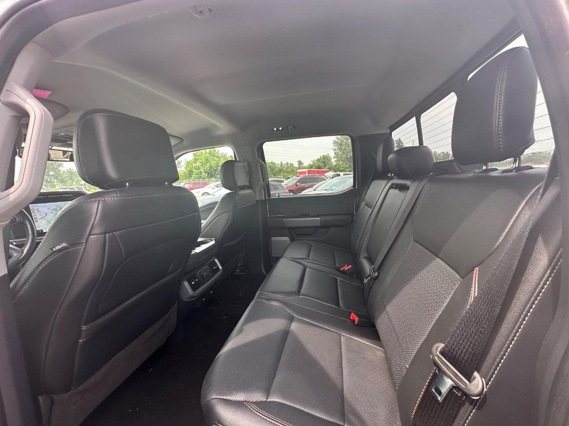 Ford F-150 Vehicle Full-screen Gallery Image 17