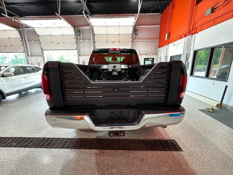Ram 2500 Vehicle Full-screen Gallery Image 2