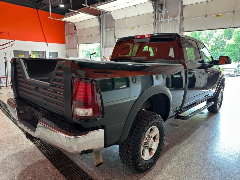 Ram 2500 Vehicle Full-screen Gallery Image 3