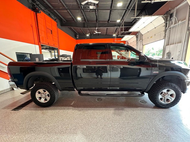 Ram 2500 Vehicle Full-screen Gallery Image 4