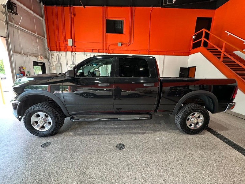 Ram 2500 Vehicle Full-screen Gallery Image 10