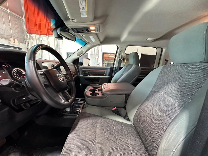 Ram 2500 Vehicle Full-screen Gallery Image 14