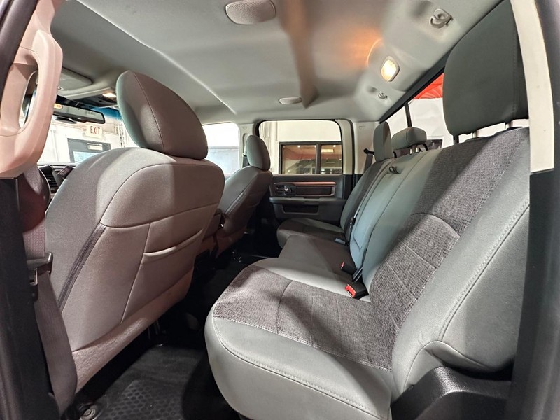 Ram 2500 Vehicle Full-screen Gallery Image 16