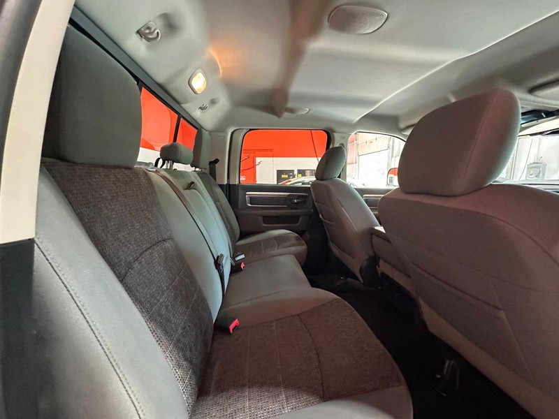 Ram 2500 Vehicle Full-screen Gallery Image 19