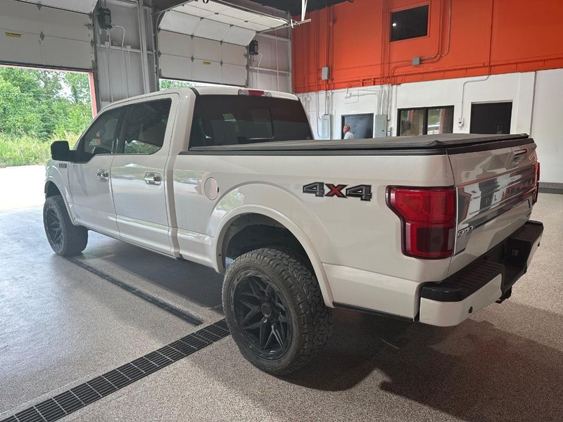 Ford F-150 Vehicle Full-screen Gallery Image 7