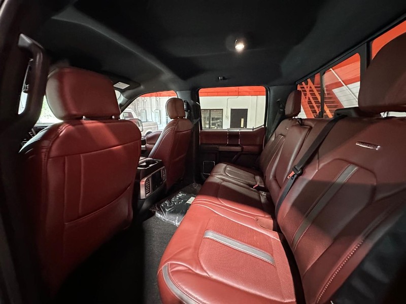 Ford F-150 Vehicle Full-screen Gallery Image 11