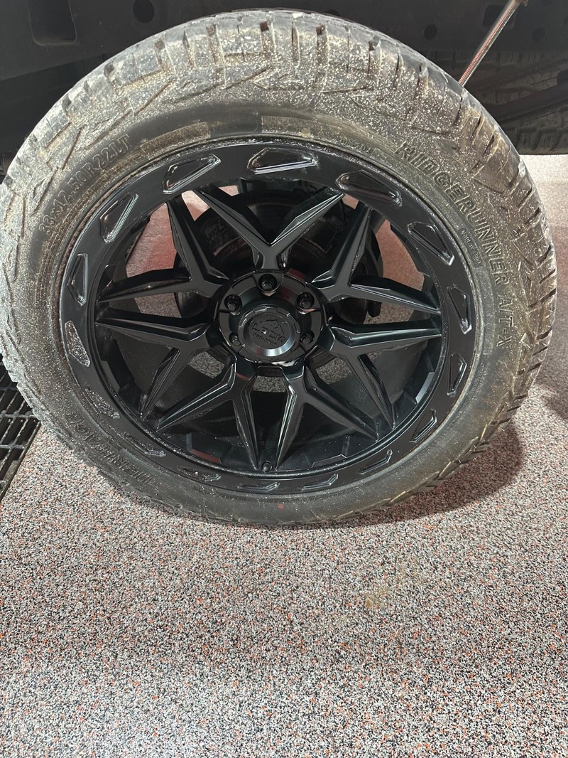 Ford F-150 Vehicle Full-screen Gallery Image 12