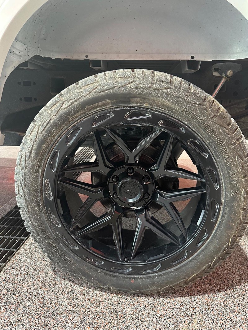 Ford F-150 Vehicle Full-screen Gallery Image 13