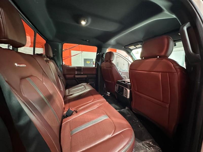 Ford F-150 Vehicle Full-screen Gallery Image 14