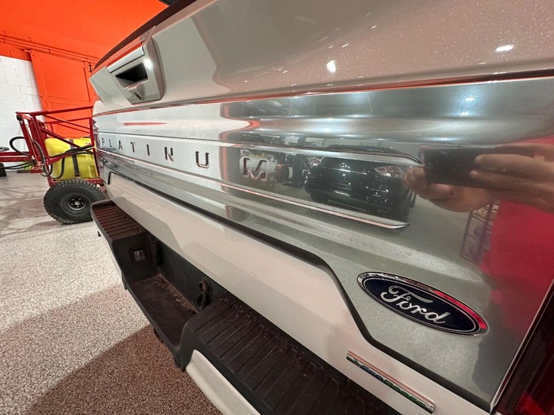 Ford F-150 Vehicle Full-screen Gallery Image 15