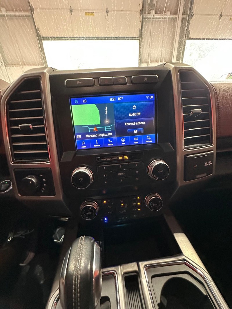 Ford F-150 Vehicle Full-screen Gallery Image 17