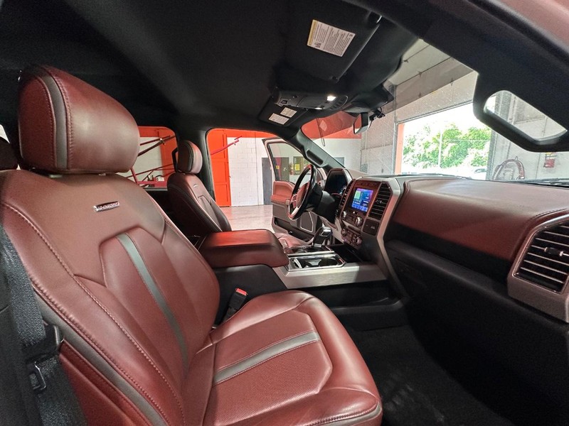 Ford F-150 Vehicle Full-screen Gallery Image 19