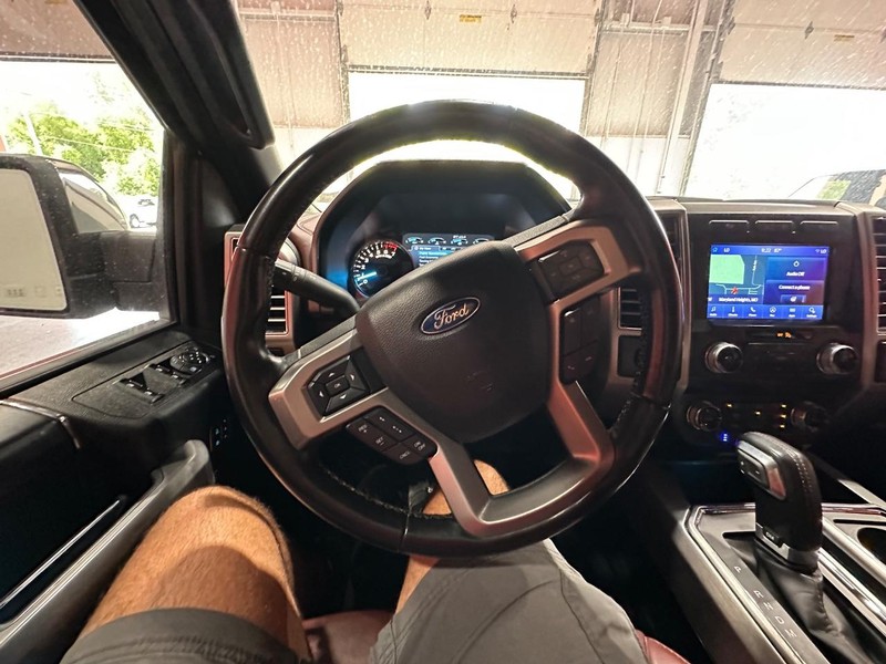 Ford F-150 Vehicle Full-screen Gallery Image 20