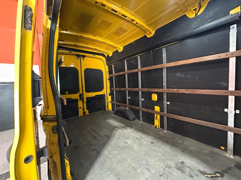 Ford Transit Cargo Van Vehicle Full-screen Gallery Image 20