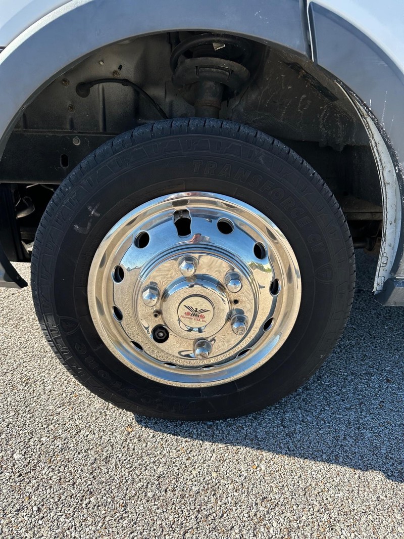 Ford Transit Cutaway Vehicle Full-screen Gallery Image 7