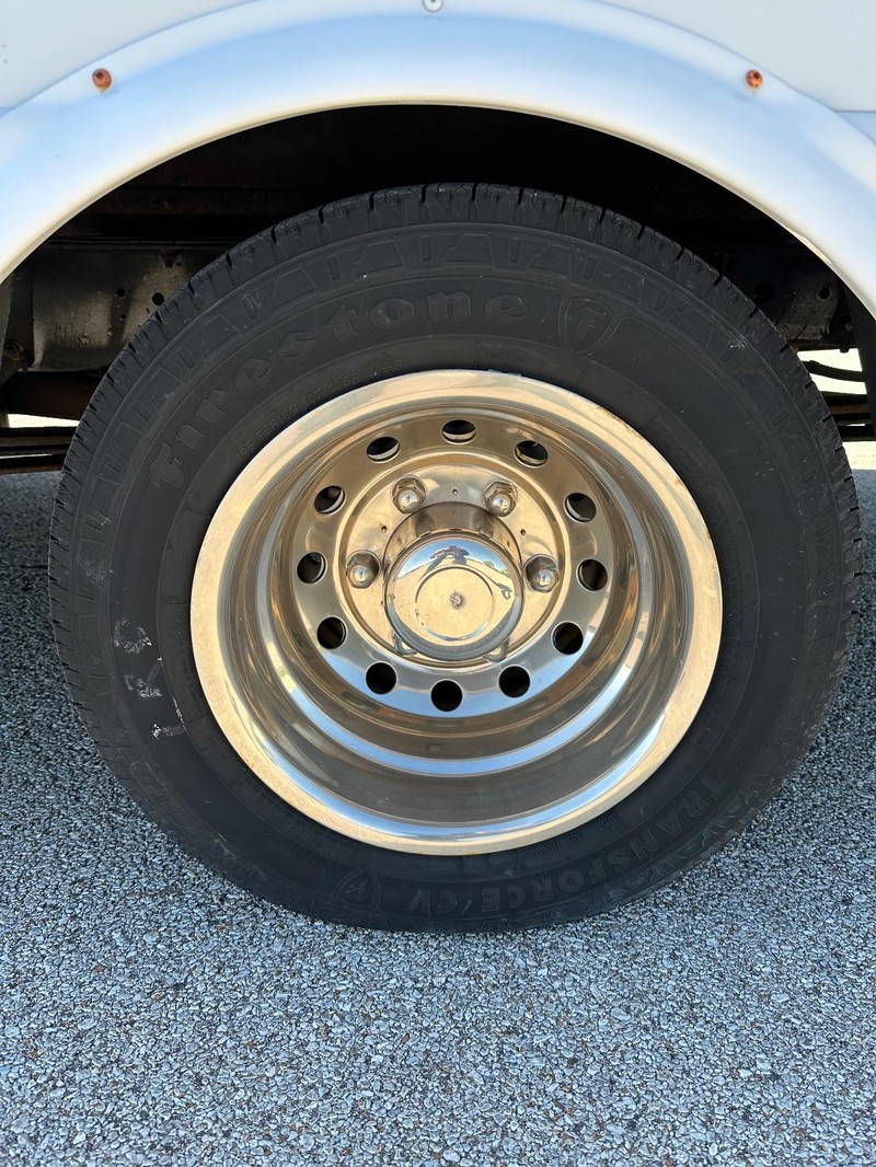 Ford Transit Cutaway Vehicle Full-screen Gallery Image 11