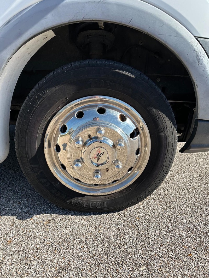 Ford Transit Cutaway Vehicle Full-screen Gallery Image 17