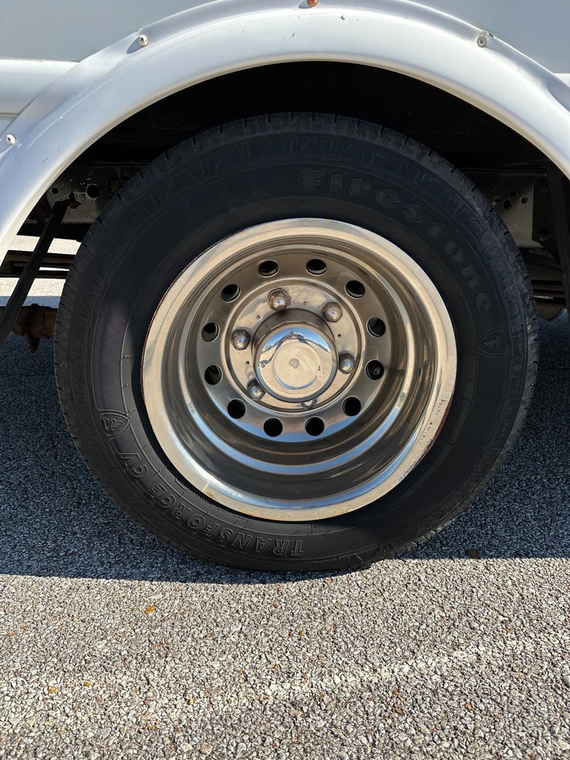 Ford Transit Cutaway Vehicle Full-screen Gallery Image 18