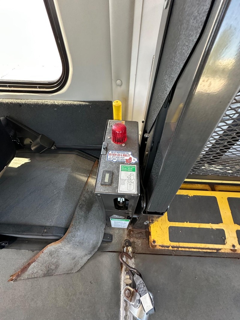 Ford Transit Cutaway Vehicle Full-screen Gallery Image 25