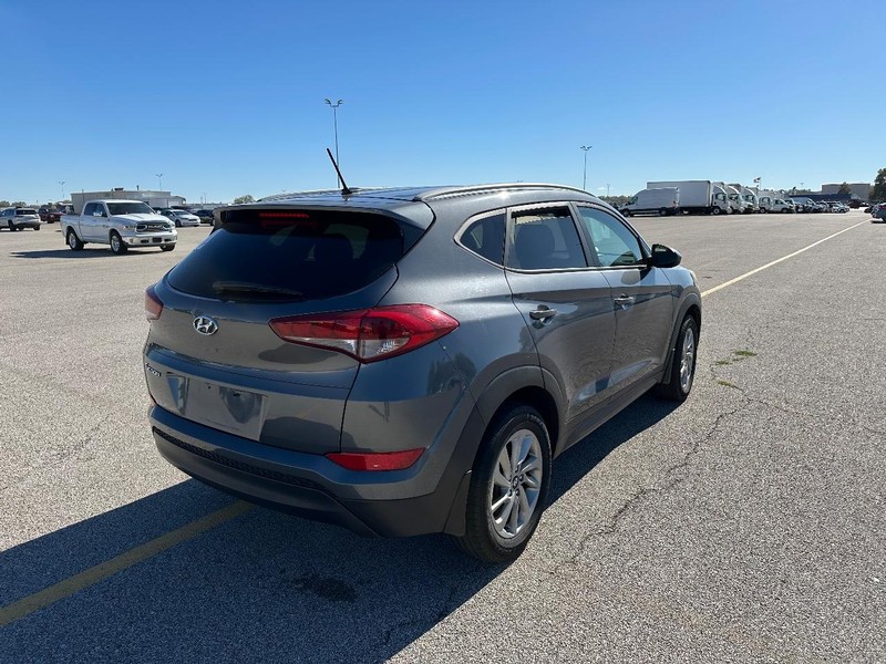 Hyundai Tucson Vehicle Full-screen Gallery Image 3