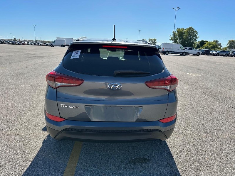 Hyundai Tucson Vehicle Full-screen Gallery Image 4