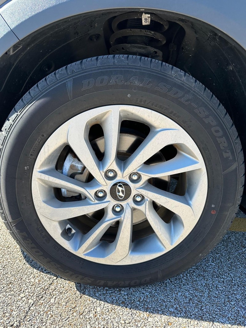 Hyundai Tucson Vehicle Full-screen Gallery Image 7