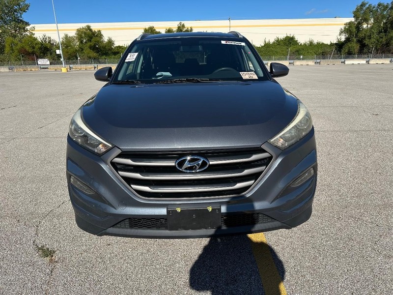 Hyundai Tucson Vehicle Full-screen Gallery Image 8