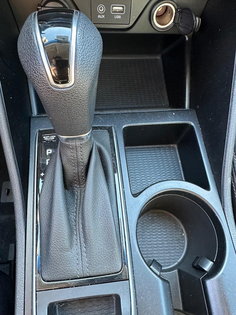 Hyundai Tucson Vehicle Full-screen Gallery Image 16