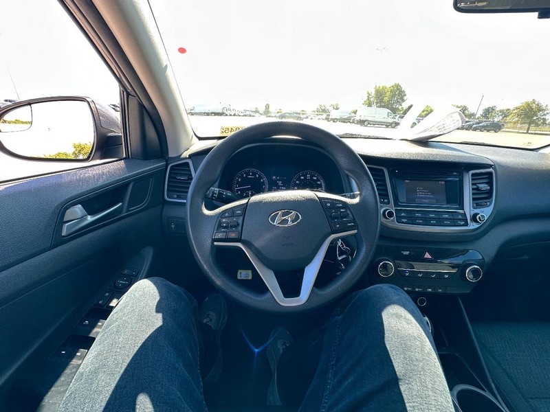 Hyundai Tucson Vehicle Full-screen Gallery Image 17