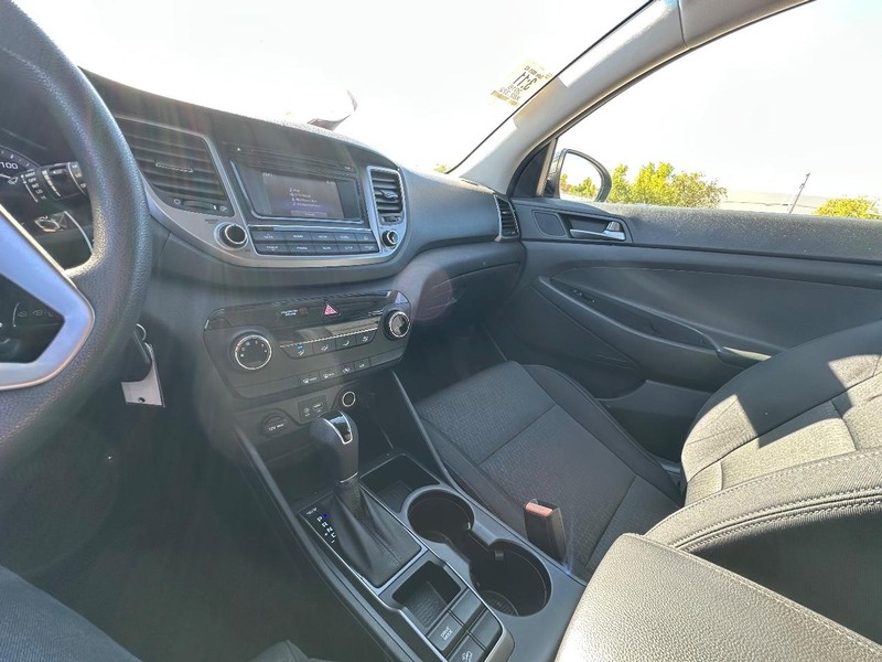 Hyundai Tucson Vehicle Full-screen Gallery Image 20