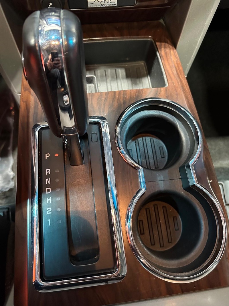 Ford F-150 Vehicle Full-screen Gallery Image 17