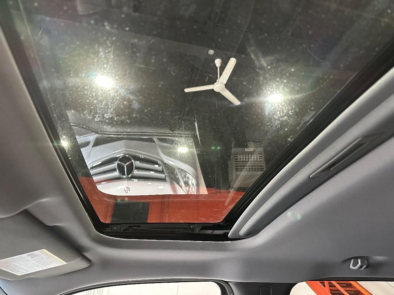 Ford F-150 Vehicle Full-screen Gallery Image 19