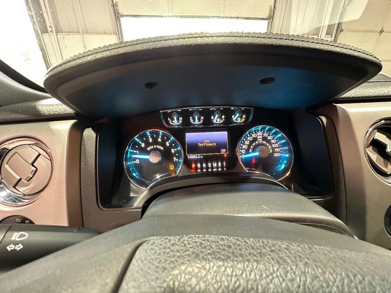 Ford F-150 Vehicle Full-screen Gallery Image 21