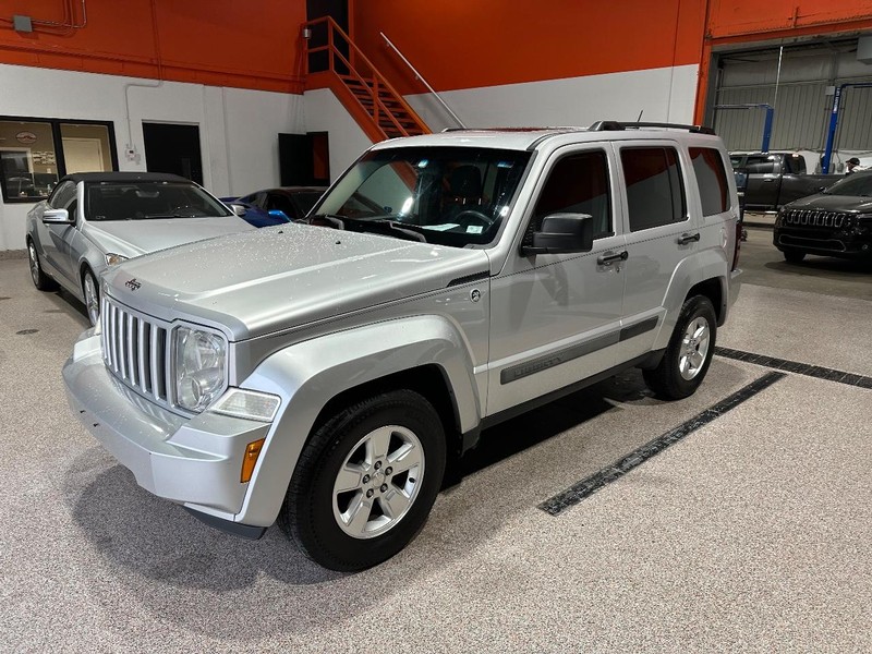 Jeep Liberty Vehicle Full-screen Gallery Image 5