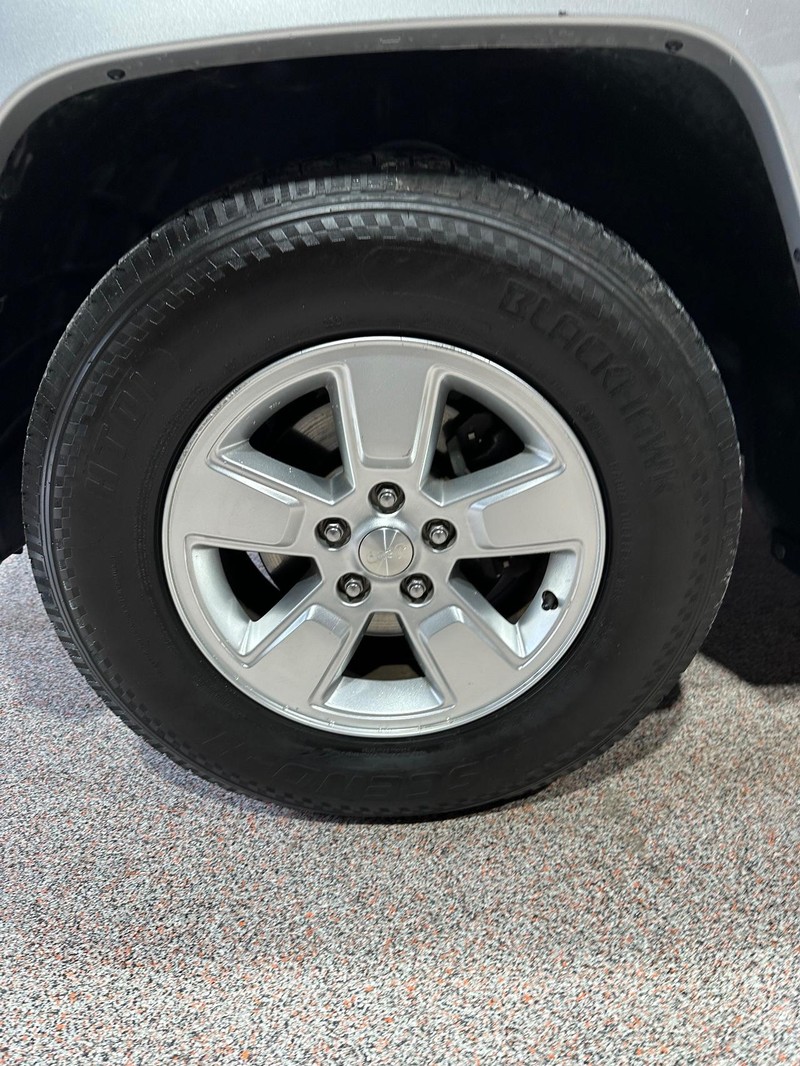 Jeep Liberty Vehicle Full-screen Gallery Image 9