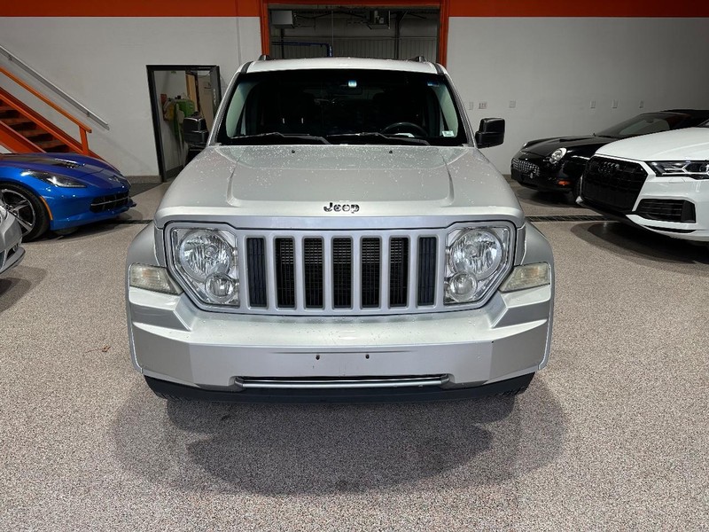 Jeep Liberty Vehicle Full-screen Gallery Image 10