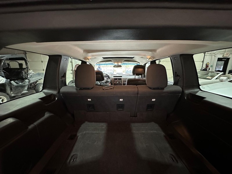 Jeep Liberty Vehicle Full-screen Gallery Image 11