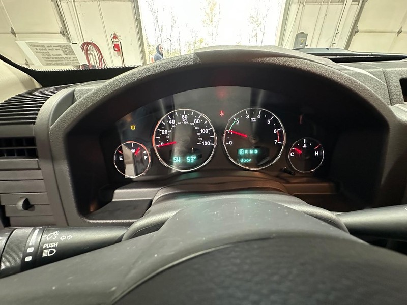 Jeep Liberty Vehicle Full-screen Gallery Image 21