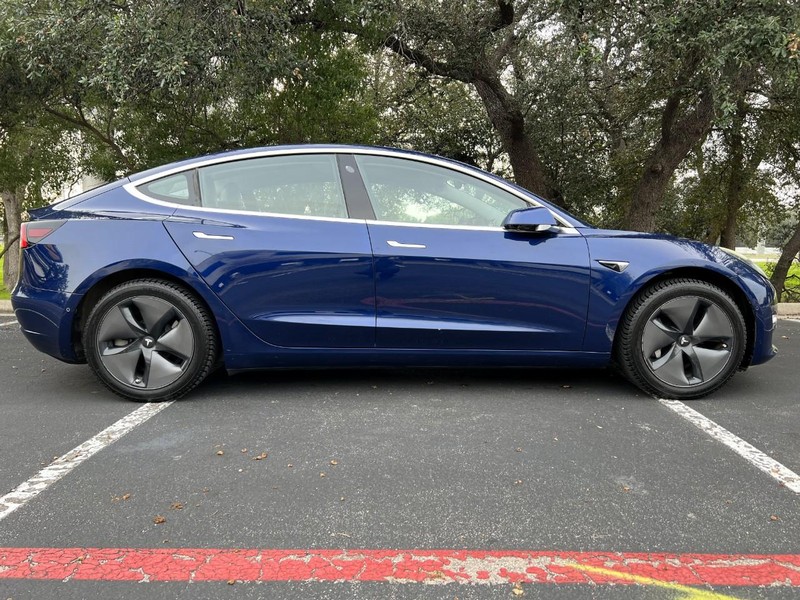 Tesla Model 3 (Long Range) Vehicle Image 03