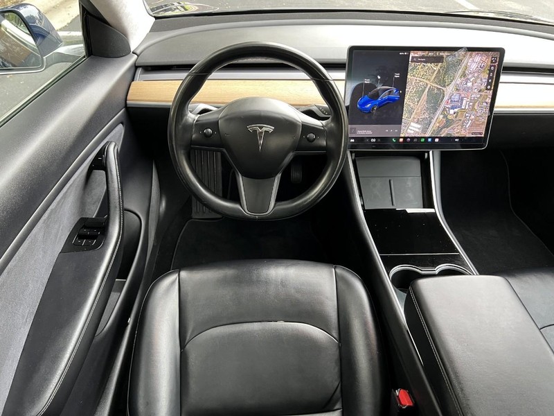Tesla Model 3 (Long Range) Vehicle Image 06