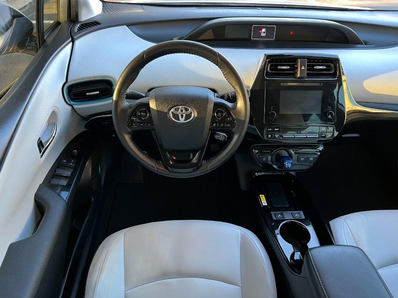 Toyota Prius (XLE) Vehicle Image 06